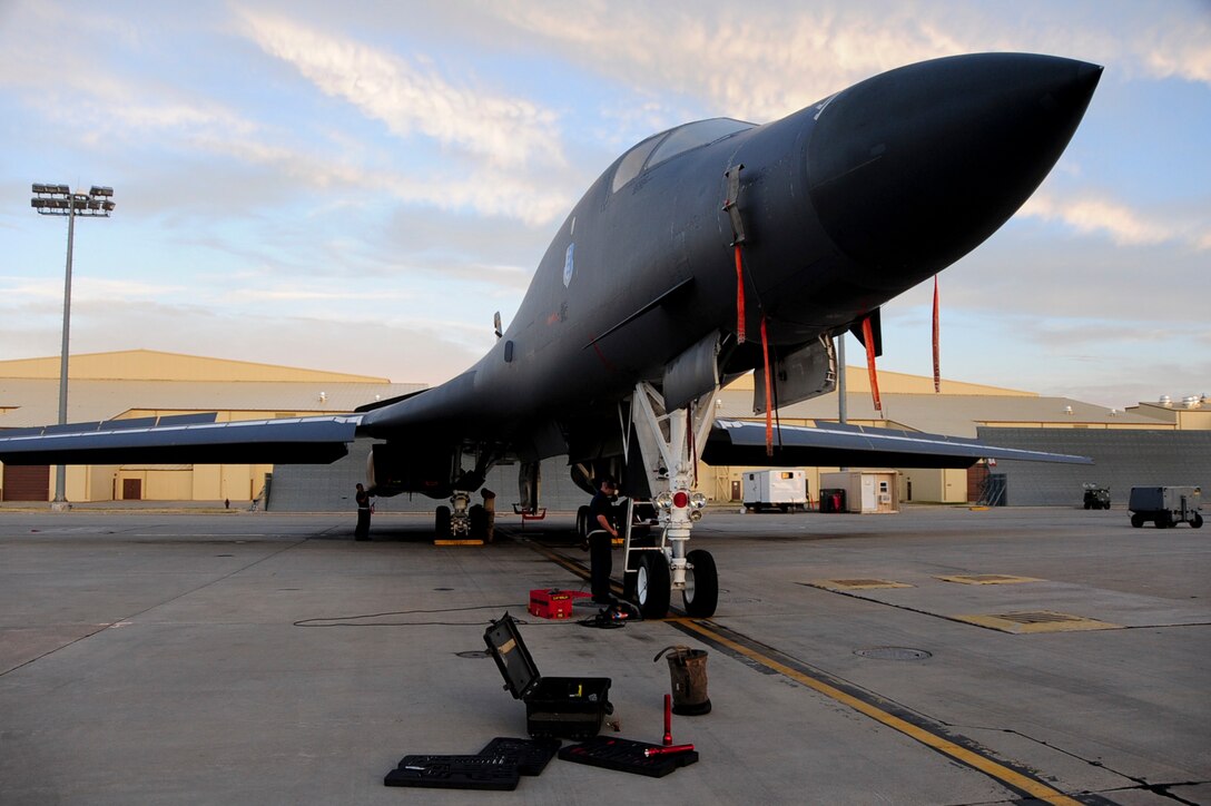 ELLSWORTH AIR FORCE BASE S.D. – Crew chiefs of the 28th Aircraft Maintenance Squadron perform a preflight check on a B-1B Lancer, Aug. 3. Ellsworth crew chiefs maintain all 28 B-1’s assigned to the 28th Bomb Wing. (U.S. Air Force photo/Airman 1st Class Corey Hook)