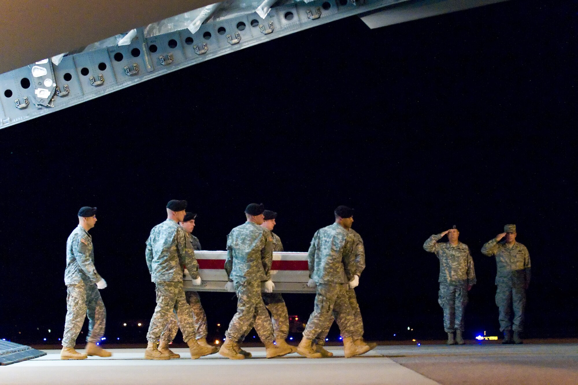 A U.S. Army carry team transfers the remains of Army Pfc. Andrew L. Hand, of Enterprise, Ala., at Dover Air Force Base, Del., July 25. Pfc. Hand was assigned to 5th Battalion, 3rd Field Artillery Regiment, 17th Fires Brigade, Joint Base Lewis-McChord, Wash.  (U.S. Air Force photo/Roland Balik)