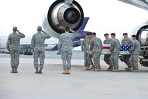 A U.S. Army carry team transfers the remains of Army Pfc. James J. Oquin, of El Paso, Texas, at Dover Air Force Base, Del., July 24. Pfc. Oquin was assigned to the 1st Battalion, 187th Infantry Regiment, 3rd Brigade Combat Team, 101st Airborne Division (Air Assault), Fort Campbell, Ky. (U.S. Air Force photo/Roland Balik)