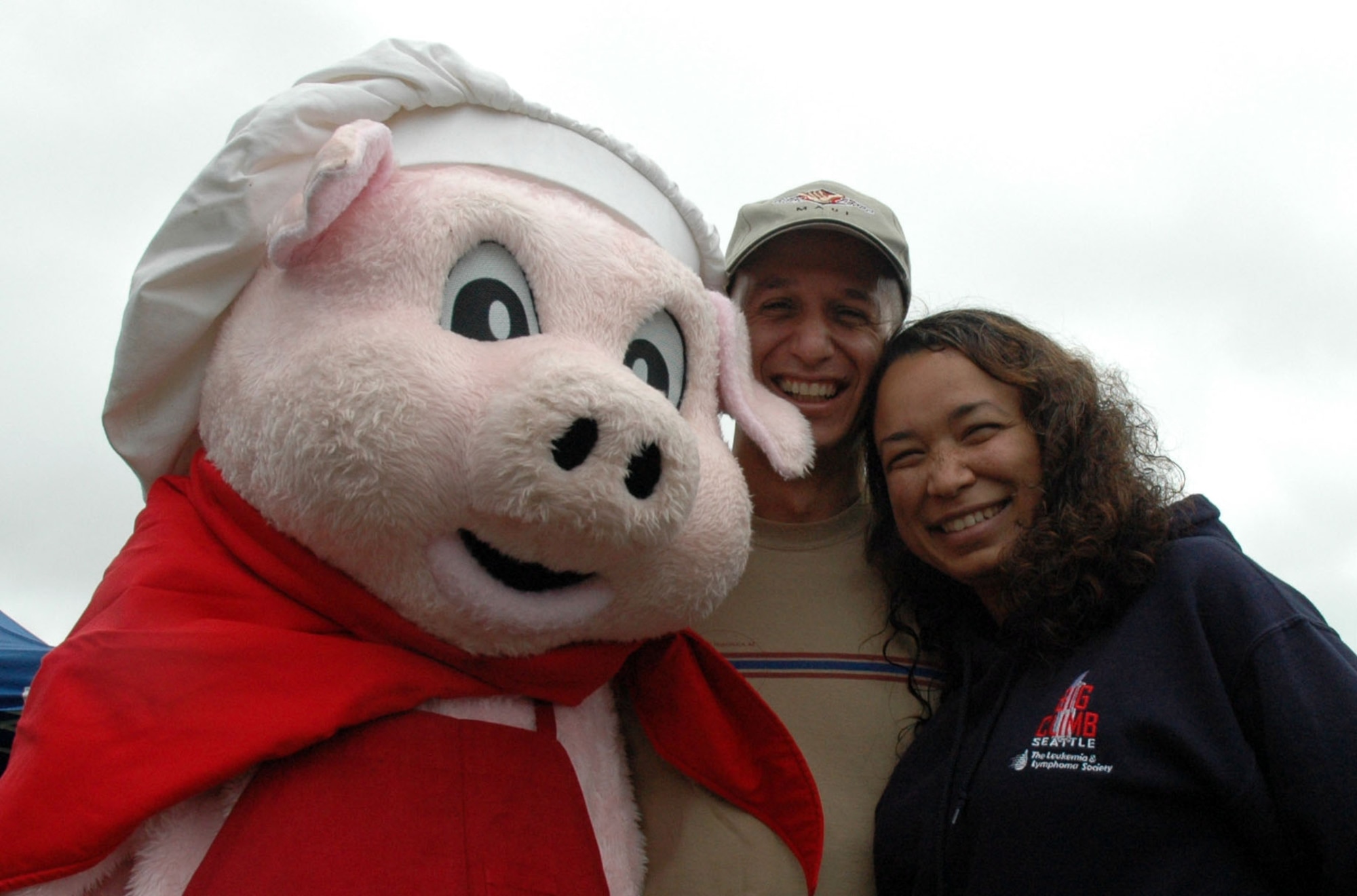 JOINT BASE LEWIS-MCCHORD, Wash., - Wilbur, Famous Dave's mascot, meets Master Sgt. Tonya Lubin, an optometry technician with the 446th Aerospace Medicine Squadron here, and her husband Capt. Joe Lubin, an Army Reservist, at the 446th Airlift Wing's Family Day Aug. 7 here. Sergeant Lubin has been a Reservist for 17 years and also works as an ultrasound technician at Evergreen Hospital in Seattle, Wash. (U.S. Air Force photo/Staff Sgt. Elizabeth Moody)
