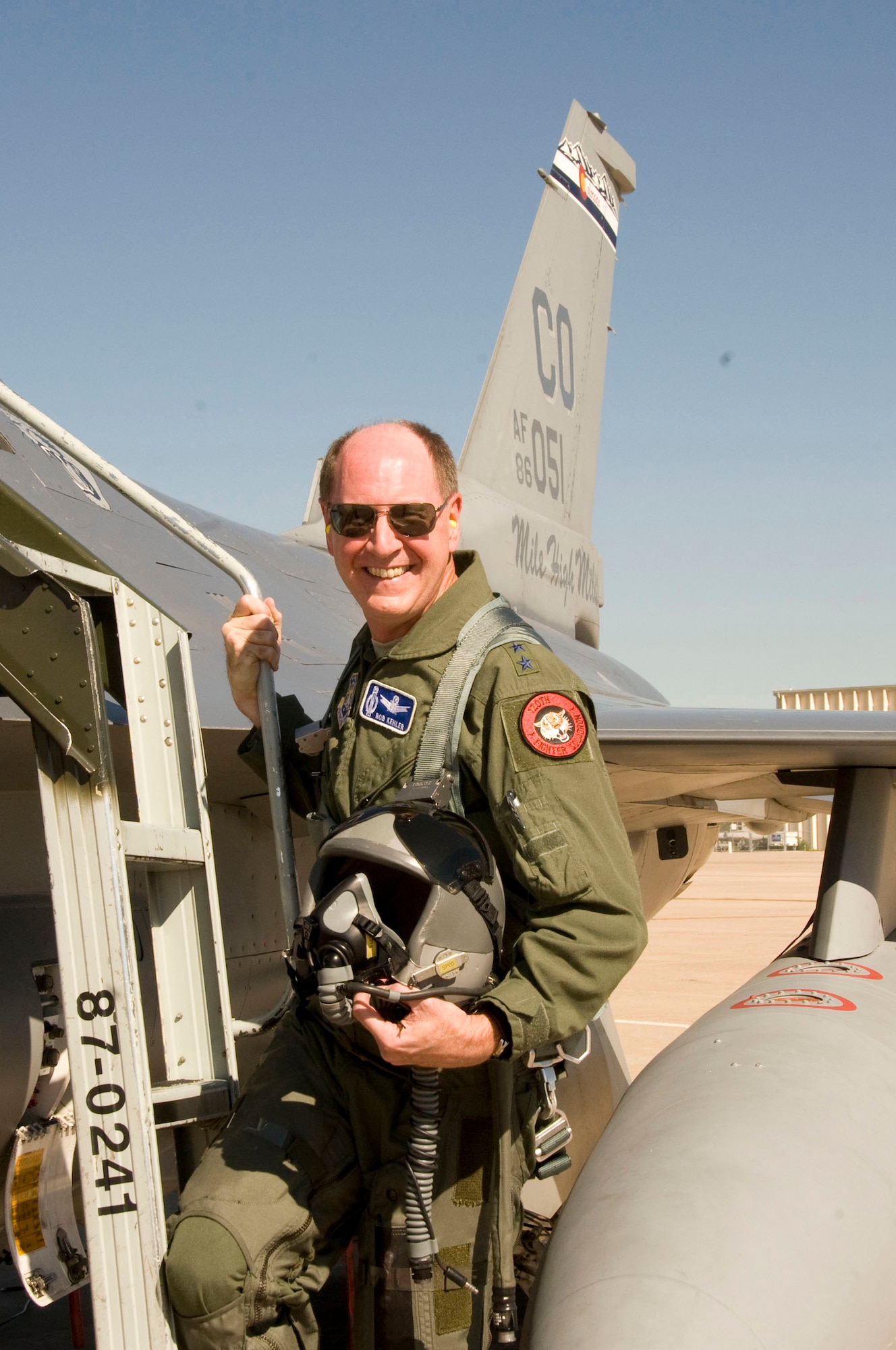 BUCKLEY AIR FORCE BASE, Colo. -- Gen. C. Robert Kehler, Air Force Space Command commander, poses before boarding a 140th Wing Colorado Air National Guard F-16 Fighting Falcon Aug. 6. In addition to his F-16 flight, General Kehler visited with 140th Wing Airmen and addressed the 460th Space Wing as well. (U.S. Air Force photo)