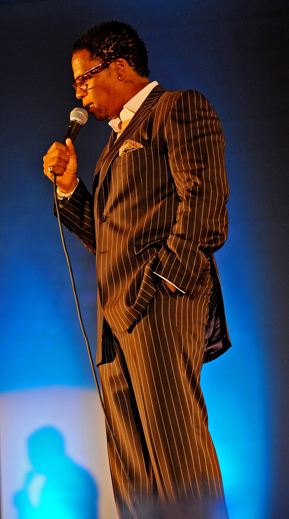 SPANGDAHLEM AIR BASE, Germany – SPANGDAHLEM AIR BASE, Germany – Comedian D.L. Hughley performs at the Skelton Memorial Fitness Center Aug. 6. Hughley and comedian Bryan Ricci provided a free show for members of the 52nd Fighter Wing, with approximately 625 Sabers at the show. (U.S. Air Force photo/Senior Airman Nick Wilson)
