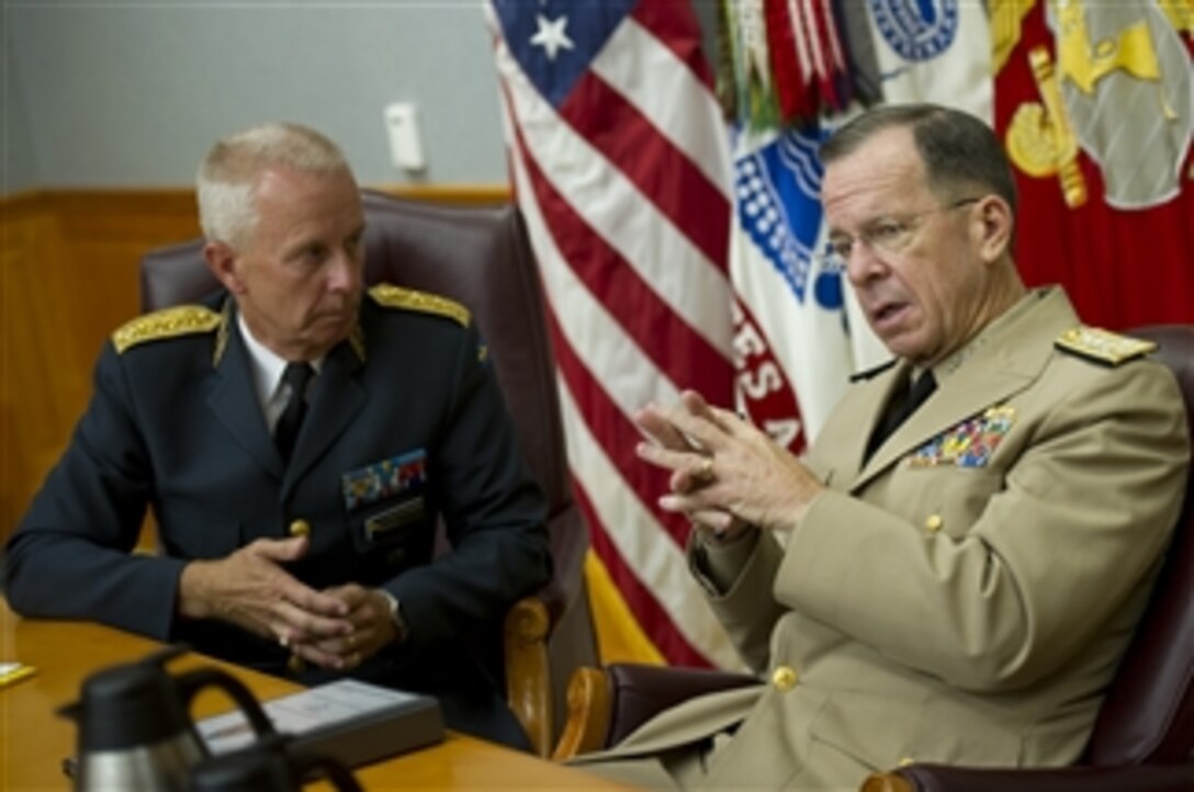 Chairman of the Joint Chiefs of Staff Adm. Mike Mullen, U.S. Navy, and Supreme Commander of the Swedish Armed Forces Gen. Sverker Goranson meet in "The Tank", the Joint Chiefs of Staff secure conference room in the Pentagon on August 5, 2010.  