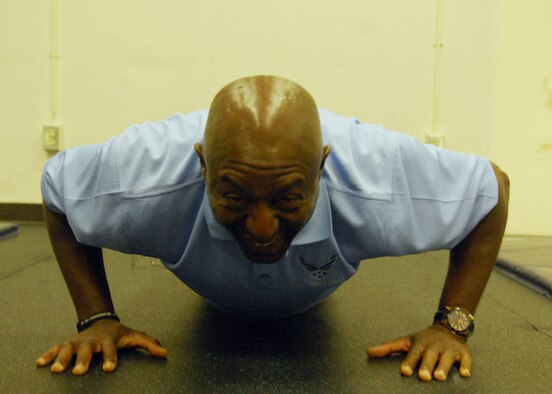 100809-F-6593P-003 SHAW AIR FORCE BASE, S.C. -- Mark Turner, Fitness Assesment Cell member, demonstrates the proper technique for push-ups for the fitness test on August 6, 2010. All Airmen are now required to go through the FAC as part of the standardization that took place for the new fitness test that began July 1, 2010.