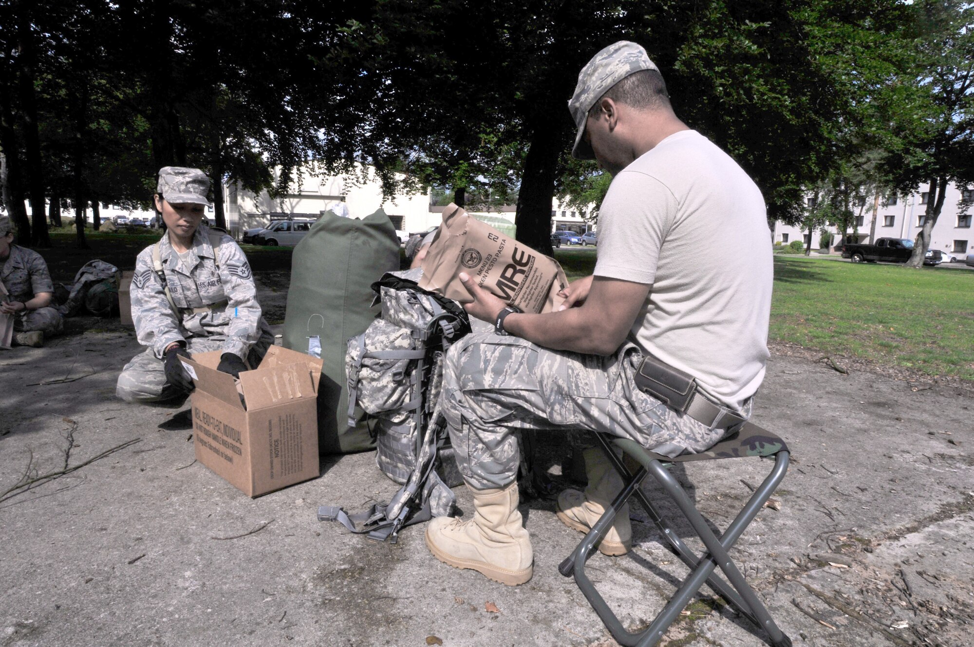 Medical technicians from the 86th Medical Group participating in a week of mobile aeromedical staging facility training take a few minutes for a Meal, Ready to Eat lunch Aug. 2, 2010, at Ramstein Air Base, Germany. (U.S. Air Force photo/Tech. Sgt. Michael Voss)