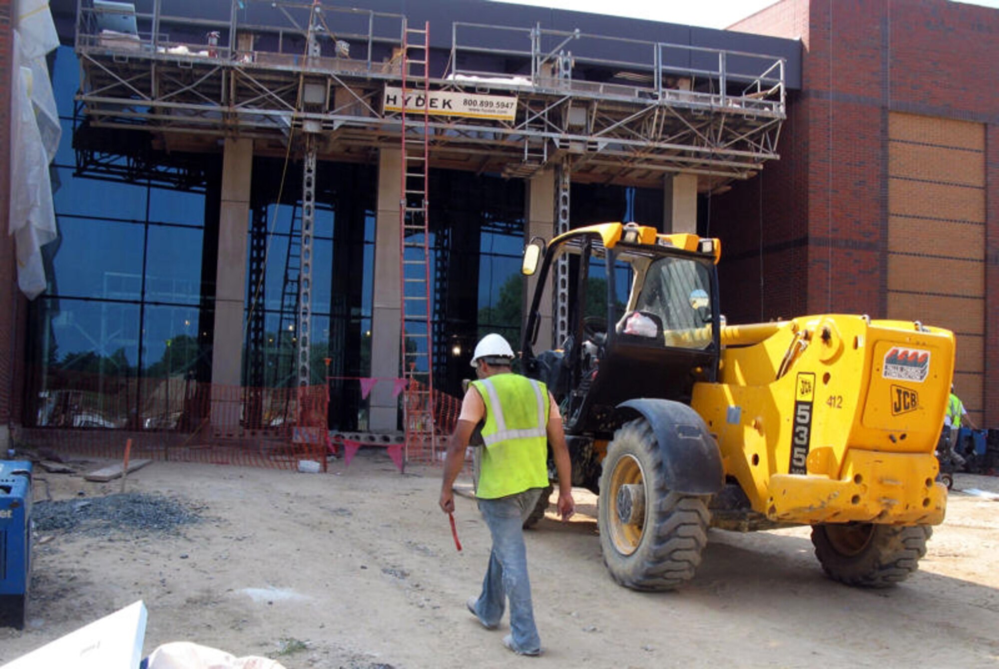 Crews are ahead of schedule on construction of a new facility to house the Defense Media Activity when it moves to Fort Meade, Md., as part of the 2005 Base Realignment and Closure Plan. (Defense Department photo/Donna Miles)