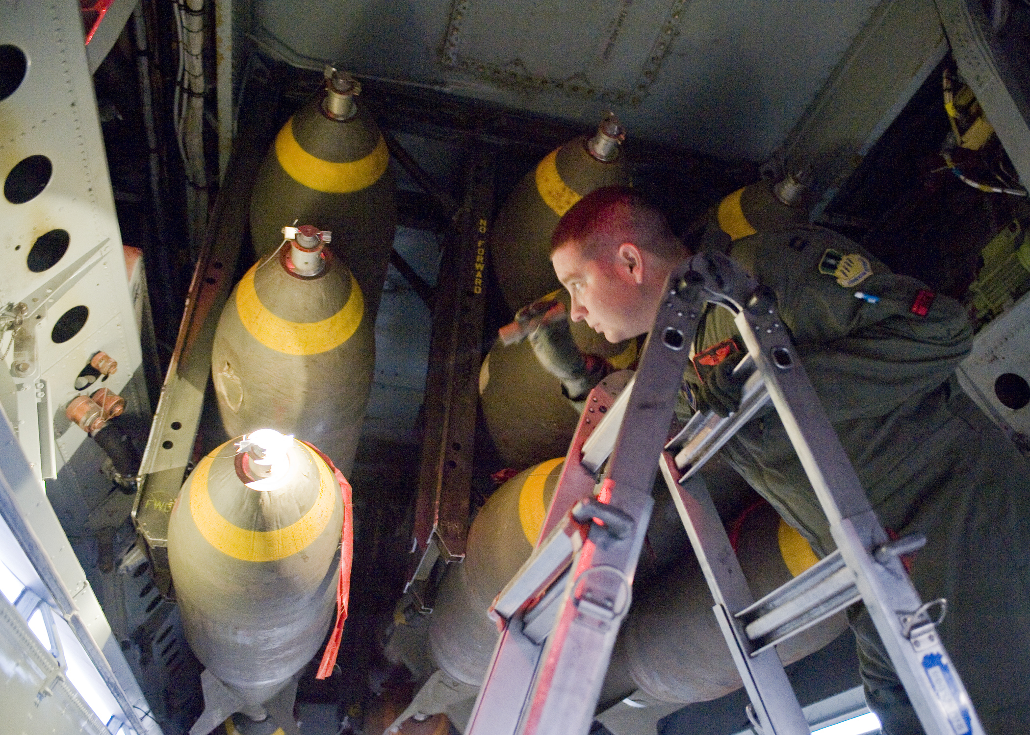 トランプ Anyone and AS IS NYC, Bombs set 96th Bomb Squadron prepares for Global Strike Challenge