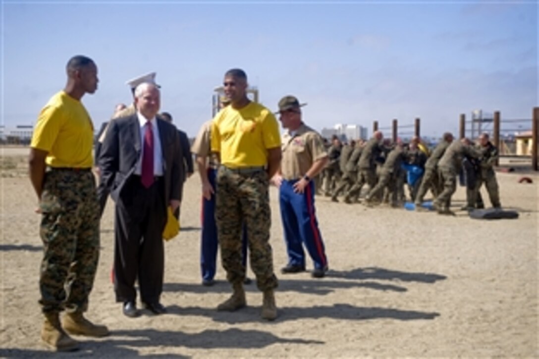 Defense Secretary Robert M. Gates observes Marine recruits on the Combat Conditioning Field, Marine Corp Recruit Depot in San Diego, Aug. 13, 2010.  