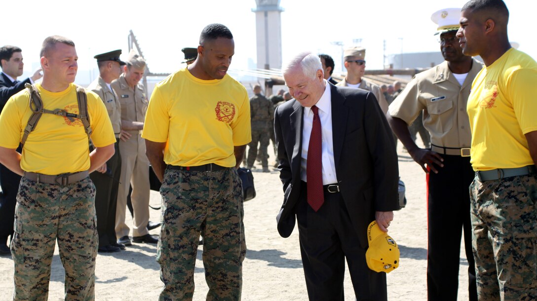 Dr. Robert M. Gates, secretary of defense, United States, speaks with 1st Sgt. James R. Sanders, company first sergeant, Company E, 2nd Battalion, Recruit Training Regiment, during his visit at the combat conditioning course on the Marine Corps Recruit Depot San Diego, Aug 13.