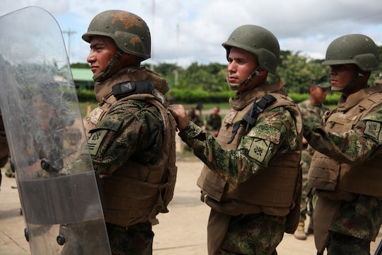 US, Colombian Marines strengthen bonds through nonlethal weapons ...