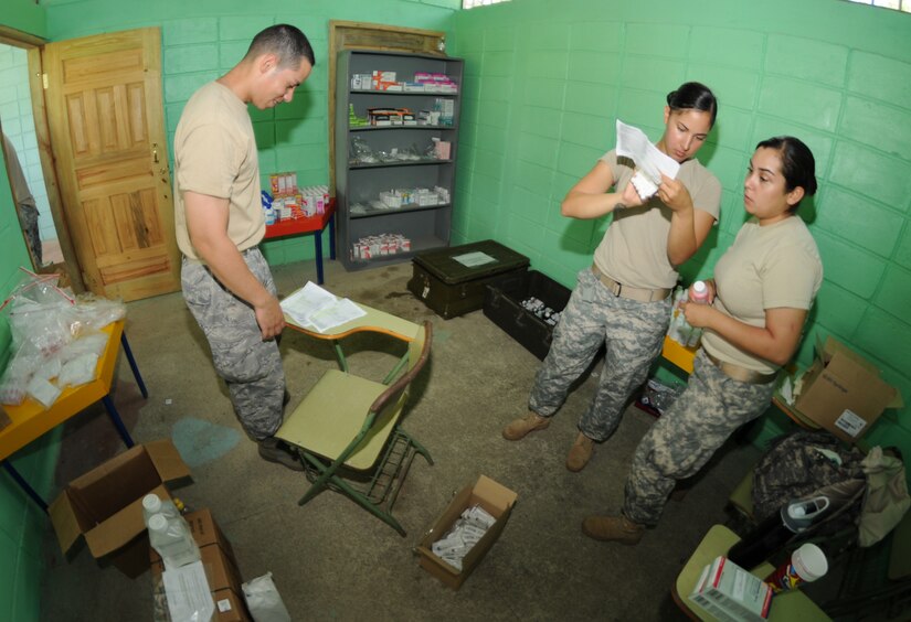 YAPUWAS, Honduras --  Capt. Javier Rodriguez, Staff Sgt. Michelle Benford and Spc. Nicole Ney, all with Joint Task Force-Bravo, help fill prescriptions during the medical civic action program here Aug. 11. Personnel from JTF-Bravo assisted the Honduran Ministry of Health, military and civilian medical professionals in providing care to more than 1,800 people in remote villages in the La Moskitia province. (U.S. Air Force photo/Tech. Sgt. Benjamin Rojek)