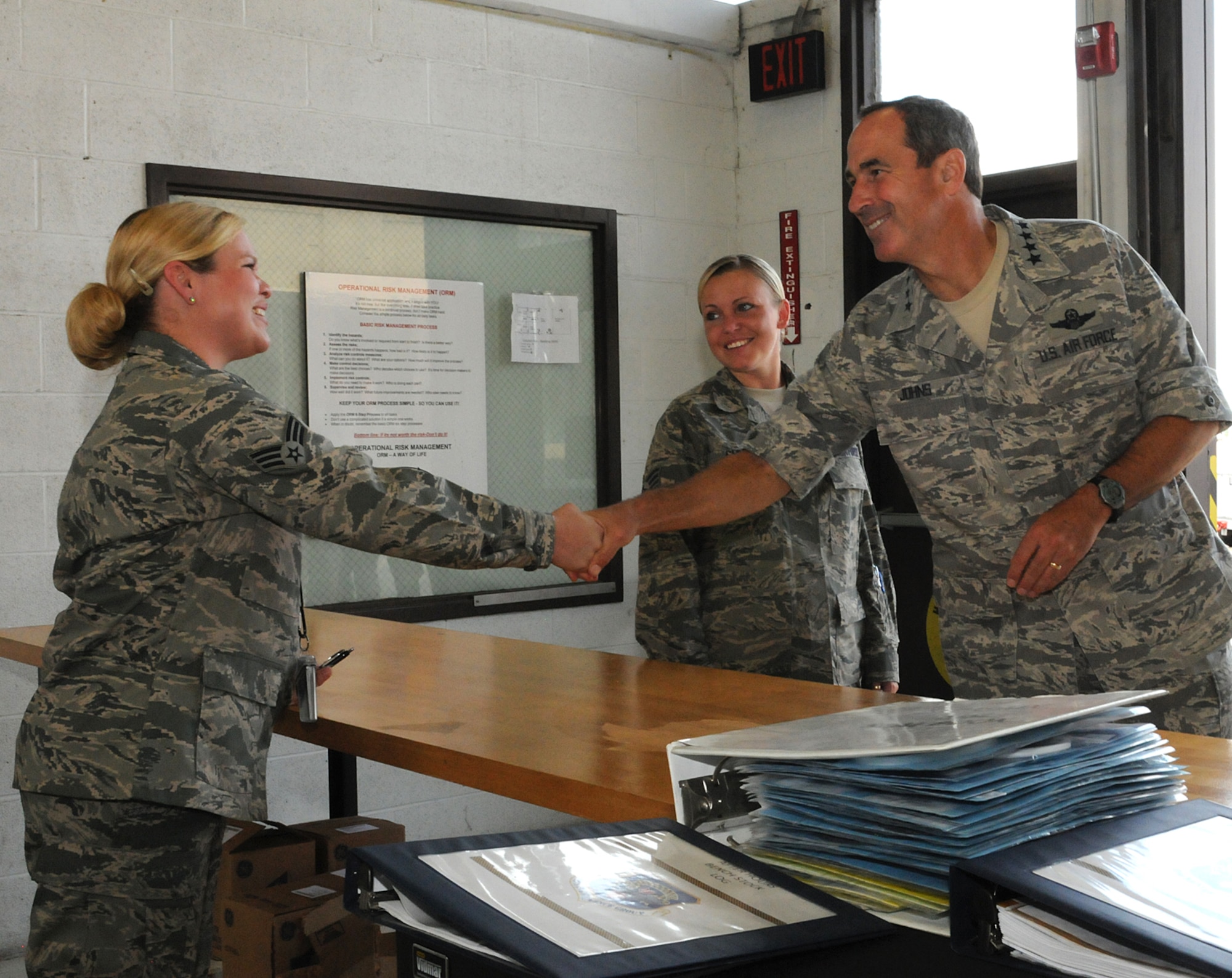 JOINT BASE ANDREWS, Md. -- Gen. Raymond E. Johns Jr., Air Mobility Command commander, thanks Airmen from the 459th Logisitics Readiness Squadron and the 459th Maintenance Squadron for their continued service during a wing visit here Aug. 14. While at the 459th ARW, General Johns toured facilities and met with Airmen during their Unit Training Assembly. (U.S. Air Force photo/Tech Sgt. Steve Lewis)