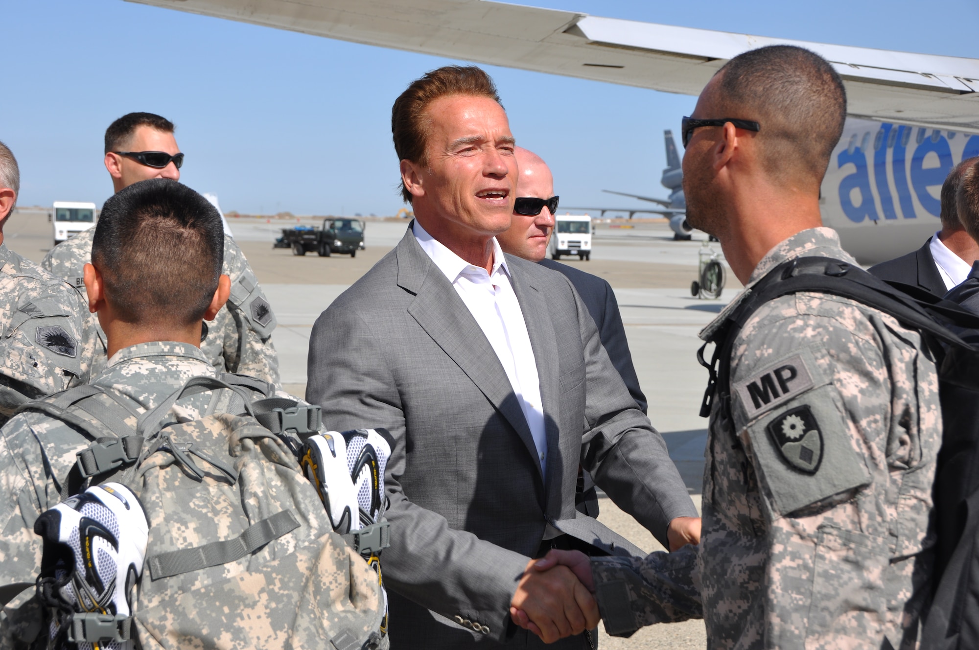 California Gov. Arnold Schwarzenegger greets military members of the 49th Military Police Brigade as they arrive on the flightline at Travis Aug. 10.(U.S. Air Force photo/ Staff Sgt. Patrick Harrower)