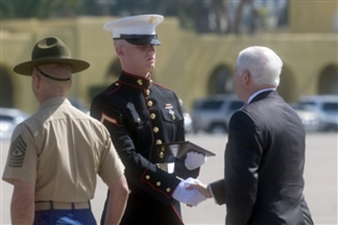 Secretary of Defense Robert M. Gates presents an award to a Marine honor grad during his graduation ceremony at the Marine Corps Recruit Depot in San Diego, Calif., on Aug. 13, 2010.  