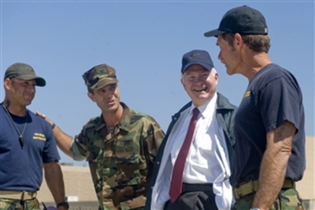 Secretary of Defense Robert M. Gates meets with a father (right) and son (left) instructor team at the Naval Special Warfare Center, Naval Amphibious Base Coronado, in San Diego, Calif., on Aug. 13, 2010.  