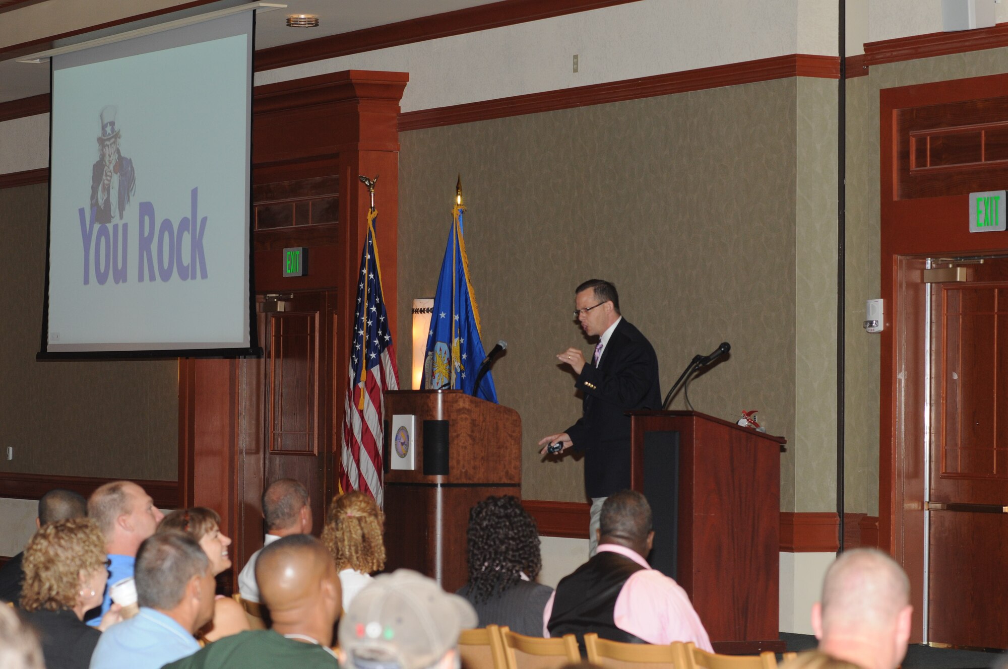 Keynote speaker Chip Lutz uses humor while addressing Yellow Ribbon participants. (U.S. Air Force Photo by Capt. Shane Huff).