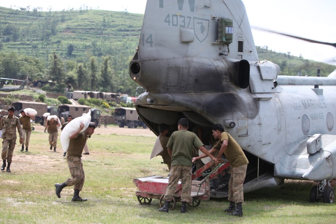 Pakistani soldiers load supplies onto Marine Sea Knight (CH-46E) helicopters attached to the HM-165 (REIN), 15th MEU during humanitarian relief efforts in the Khyber-Pakhtunkhwa province, Pakistan (formerly known as the Northwest Frontier povince, Pakistan).