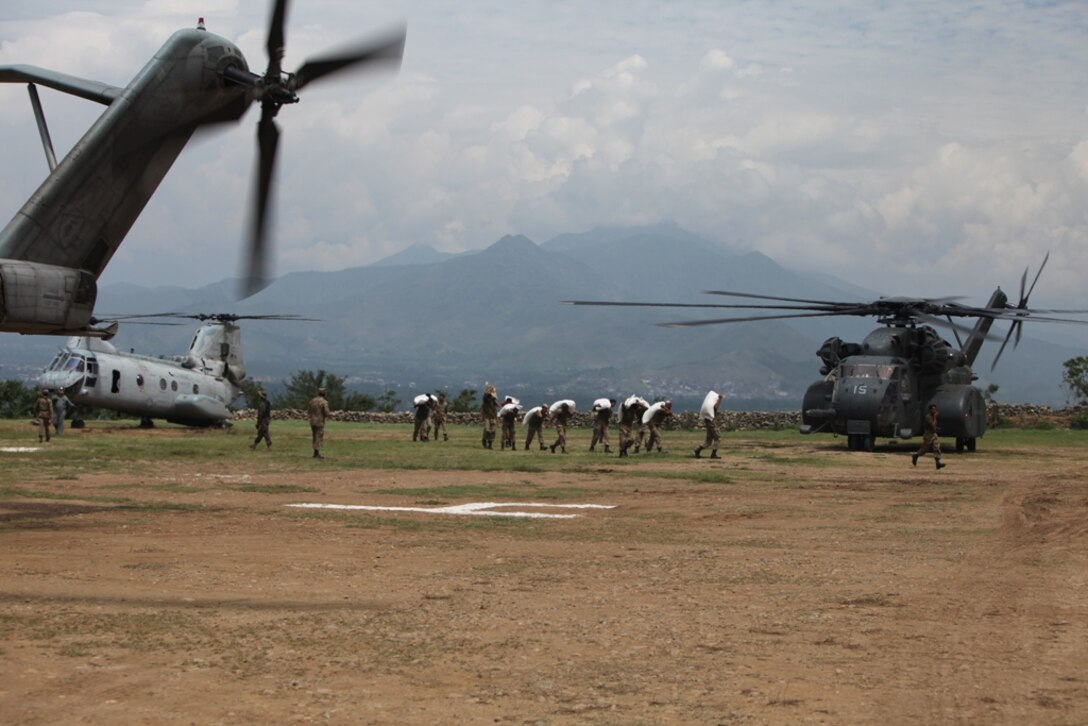 Pakistani soldiers load supplies onto NavySea Dragon (MH-53E) helicopters attached to the HM-15 Det. 2, 15th MEU during humanitarian relief efforts in the Khyber-Khyber-Pakhtunkhwa province, Pakistan (formerly known as the Northwest Frontier povince, Pakistan).