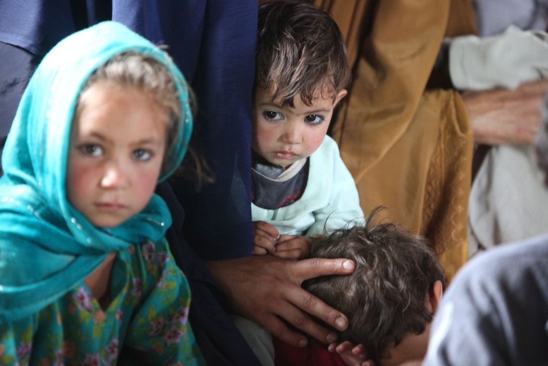 Young Pakistani flood victims take flight aboard Marine Super Stallion (CH-53E) helicopter attached to the HM-165 (REIN), 15th MEU during humanitarian relief efforts in the Khyber-Pakhtunkhwa province, Pakistan (formerly known as the Northwest Frontier province, Pakistan).