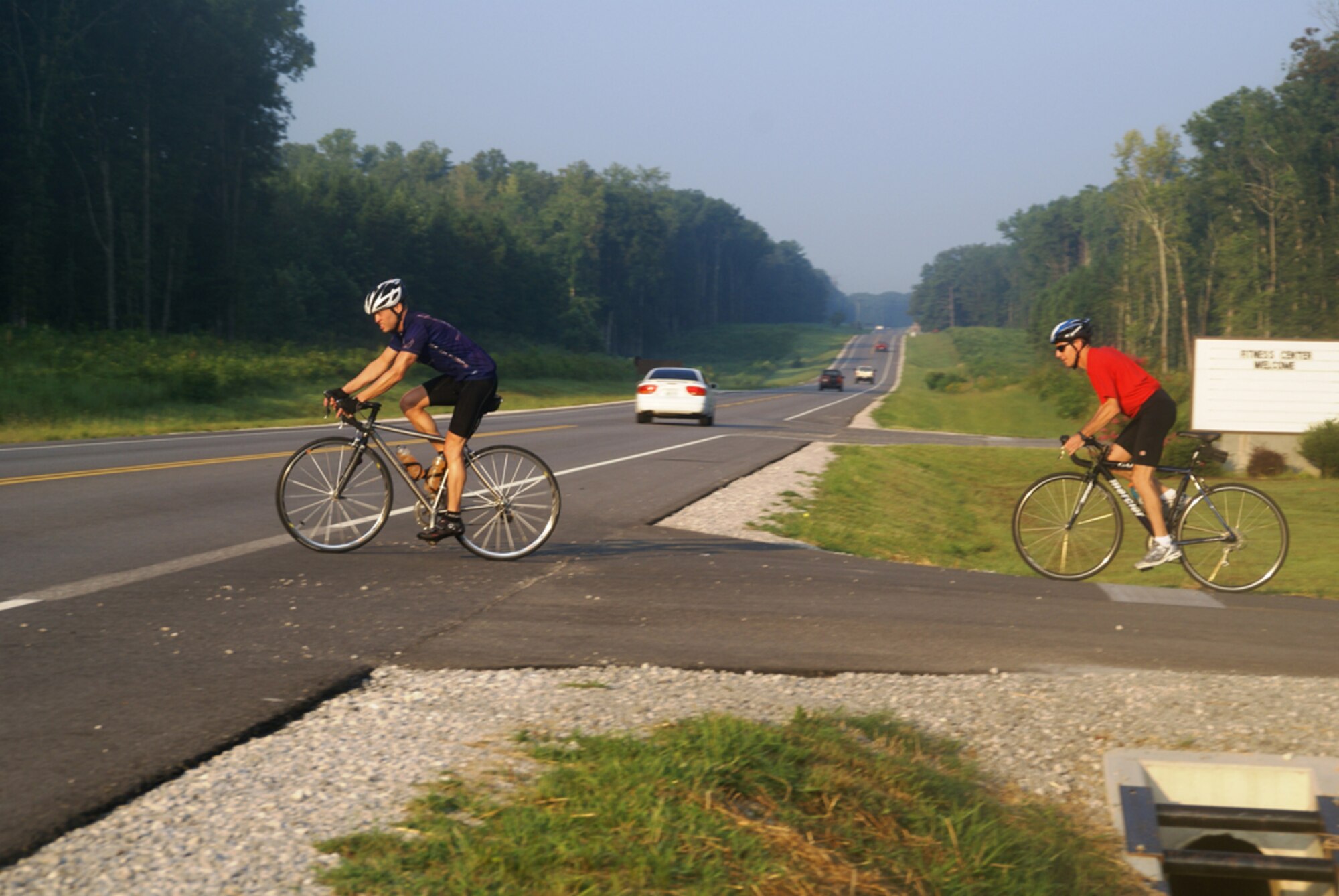 Senior Master Sgt. Curtis Allen and Col. Eugene Mittuch, AEDC’s vice commander, were the first ones to hit the road when the AFSA-hosted bike-a-thon got underway Aug. 13 in memory of Tech Sgt. Gene Jobe, a 21-year career Air Force member and the late father-in-law of former AEDC chaplain, Maj. Paul Gunn, who is now stationed at Dobbins AFB, Ga. (Photos by Philip Lorenz III)