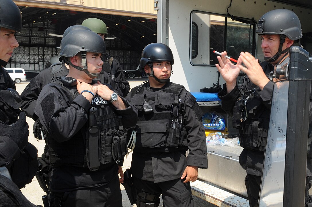 Technical Sgt. Eric Smith, 316th Security Forces Squadron emergency service team leader and military work dog trainer, briefs his team on an exercise hostage situation at Joint Base Andrews, Md. 17 Aug 2010. EST is made up security forces members with special tactics training who are called out for critical situations.  (U.S. Air Force photo by Senior Airman Melissa V. Brownstein)