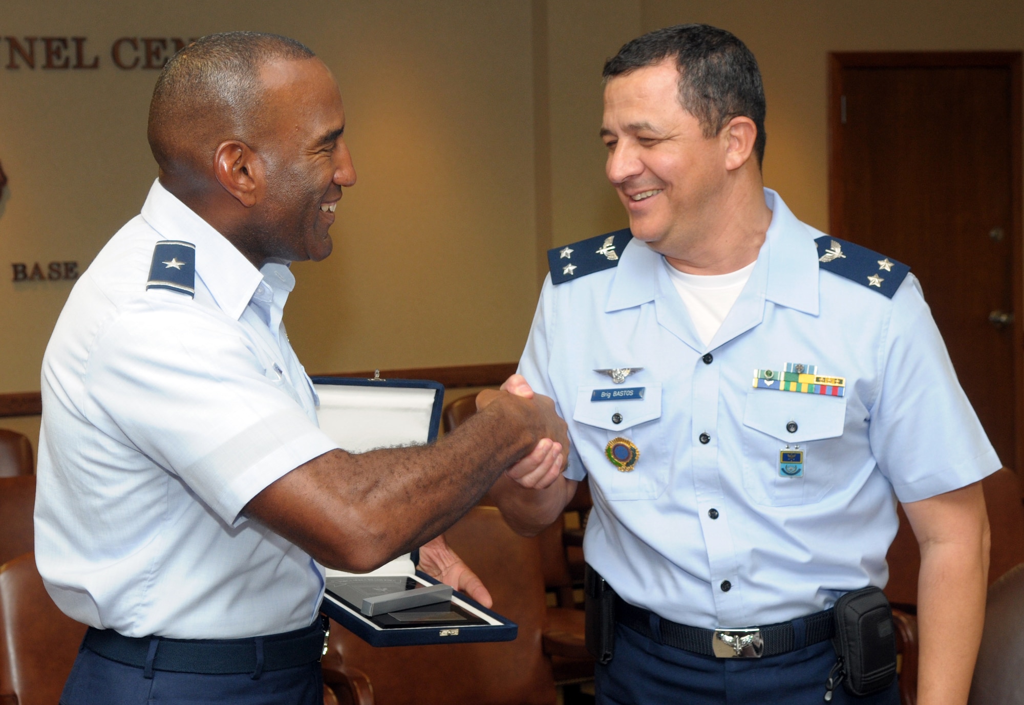 Brigadier General A. J. Stewart, Air Force Personnel Center commander, shakes hands with Maj. Gen. Luiz Fernando Dutra Bastos, Brazillian Air Force's chief of manpower and personnel, during his visit to AFPC on Aug. 18. General Bastos received an AFPC mission briefing and visited the officer classifications, assignments, development, and promotions sections at the center. (Air Force photo by Joel Martinez)