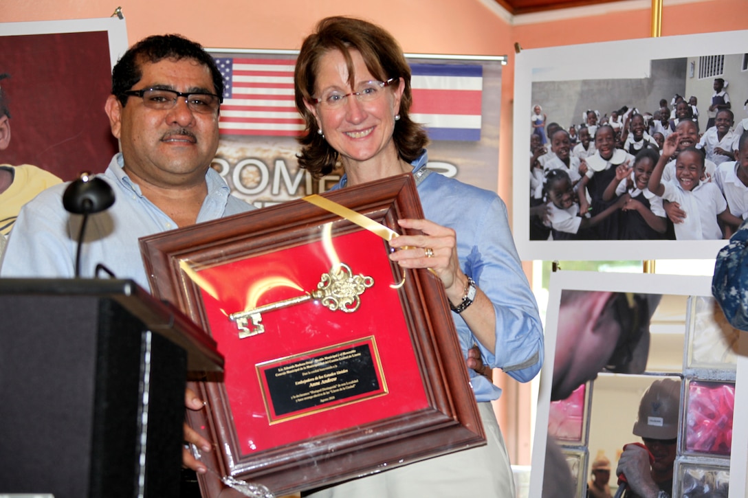 Eduardo Barboza, mayor of Limon, Costa Rica, gives Anne S. Andrew, U.S. ambassador to Costa Rica, a key to the city, Aug. 21, 2010, during the opening ceremony of CP10. Marines, sailors and USS Iwo Jima personnel will conduct medical, dental, veterinary and engineering services to the Limon community as part of the CP10 mission. CP10 is currently deployed to the Caribbean, Central and South America to provide humanitarian civic assistance to eight nations.