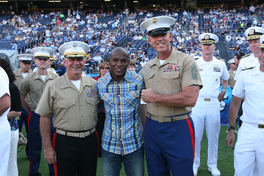 Maj. Gen. Thomas L. Conant, the 3rd Marine Aircraft Wing commanding general, and Sergeant Maj. Don W. Gallagher, the 3rd Marine Aircraft Wing sergeant major, pose for a photo with  boxing middleweight champion Floyd Mayweather Jr. at Qualcomm Stadium before the San Diego Chargers' Military Appreciation Day game Aug 21.