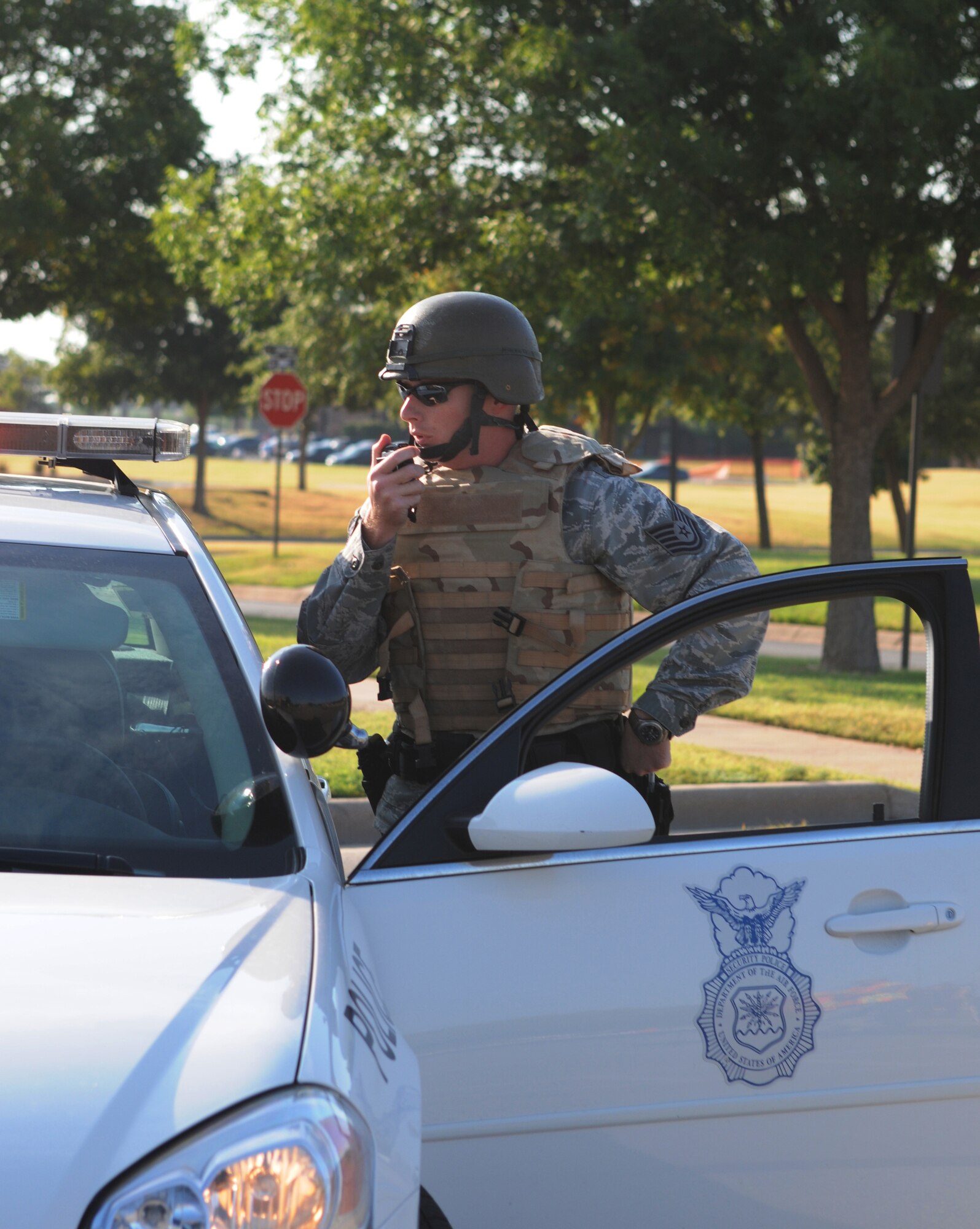 Tech. Sgt. Justin Mitchell, 17th Security Forces Squadron, responds to an incident at the Carswell Field House during the active shooter exercise Aug. 19. (U.S. Air Force photo/Airman 1st Class Clayton Lenhardt)