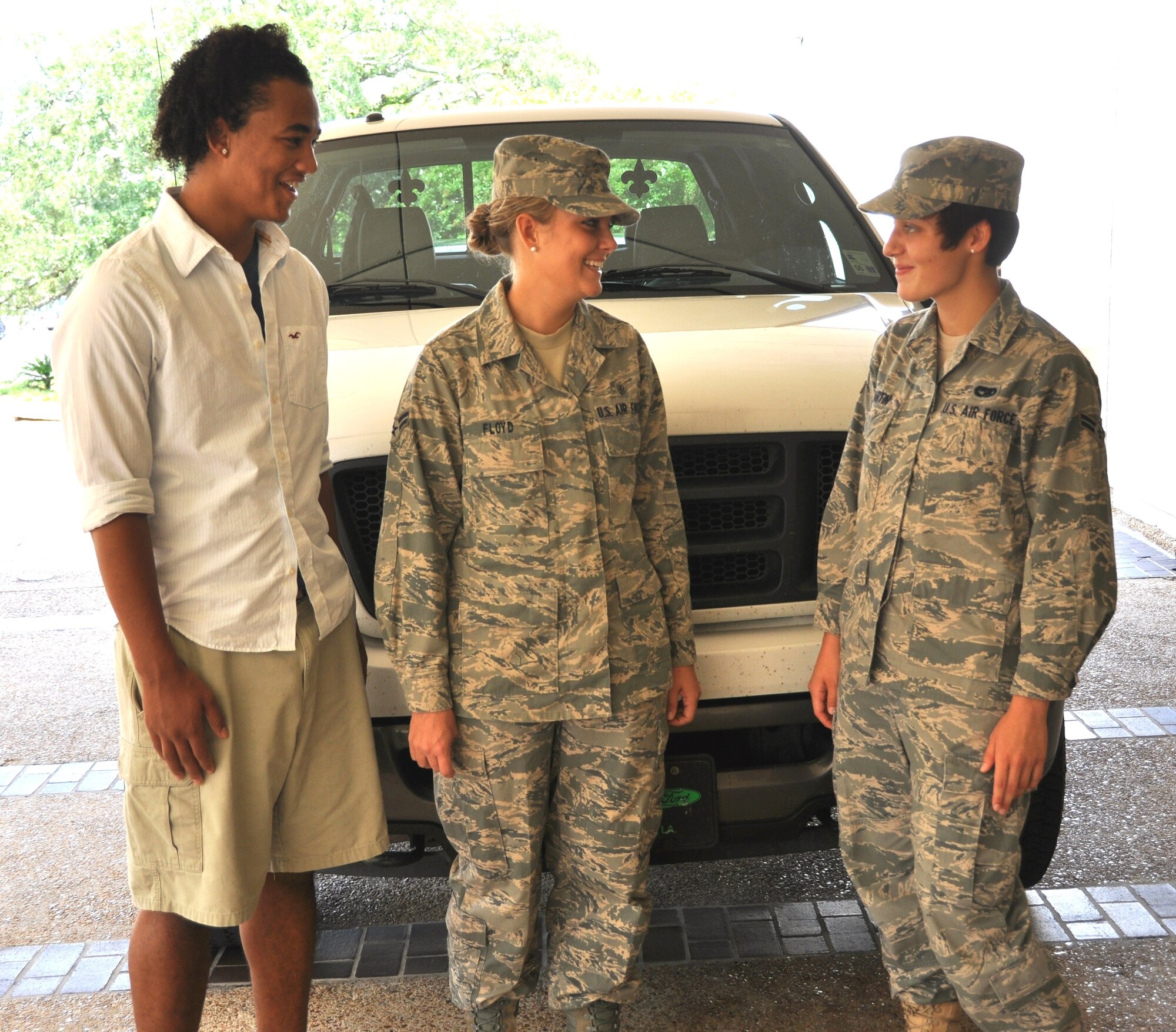 The Floyds and Airman Martin discuss the July 17 event in front of Airman Martin’s truck.  (U.S. Air Force photo by Steve Pivnick)