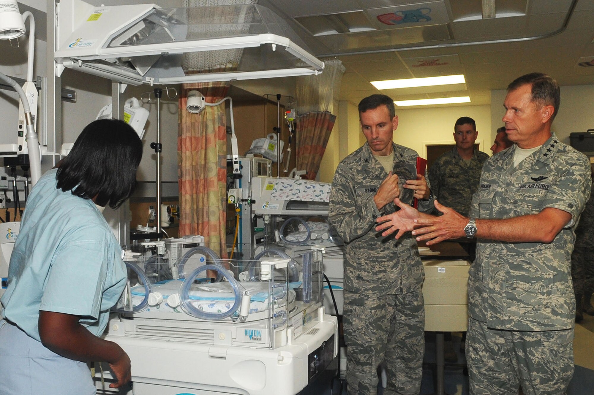 LANGLEY AIR FORCE BASE, Va. -- Gen. William M. Fraser III, commander of Air Combat Command, talks about new medical technology with Col. Eric Stone, 633d Medical Group commander, during his tour of the new portion of the Langley hospital here Aug. 24. (U.S. Air Force photo/Staff Sgt. Ashley Hawkins)