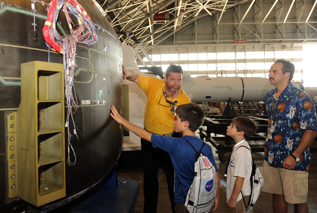 LANGLEY AIR FORCE BASE, Va. - Evan Horowitz, National Aeronautics and Space
Administration senior flight vehicle structures and mechanical systems
airworthiness engineer, gives a tour of a NASA hanger to Peter Majewicz and
his sons, Joseph and Peter, Jr., during "Bring Your children to Work Day"
Aug. 20. NASA hosted the event to allow children of employees to observe
their parents at work, as well as view an F-15 Eagle. (U.S. Air Force
photo/Senior Airman Gul Crockett)