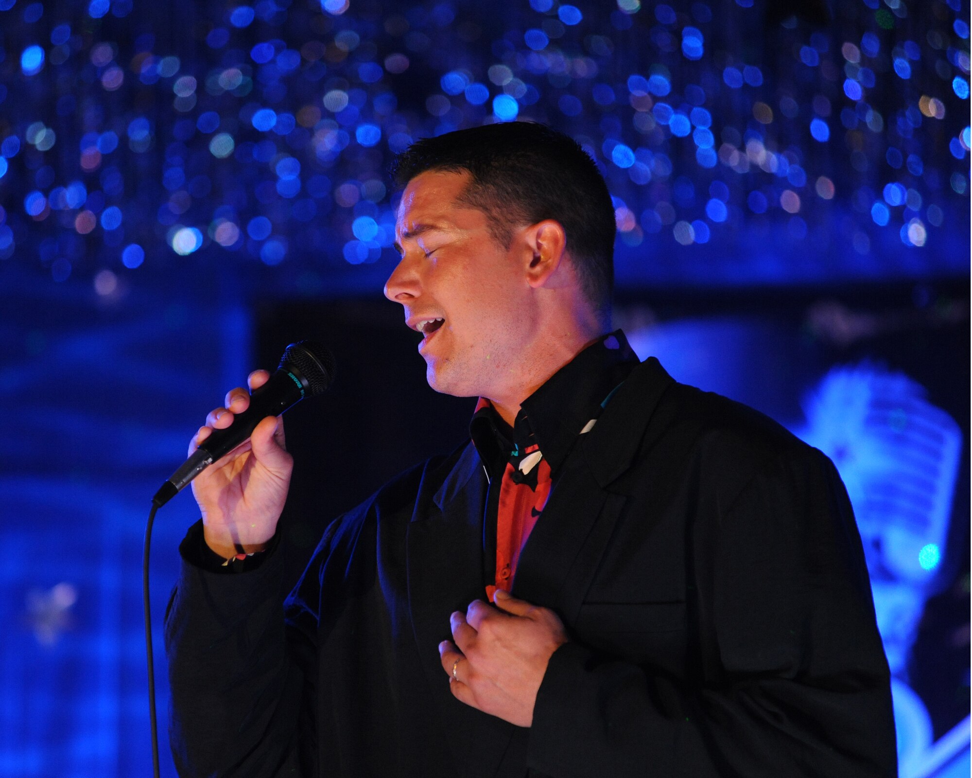 Tech. Sgt. Eric J. Bailey, 319th Operations Support Squadron, performs “It’s Getting Better all the Time” by Brooks and Dunn during the Air Mobility Command ICON contest Aug. 19 at the Northern Lights Club on Grand Forks Air Force Base, N.D. Sergeant Bailey finished second in the contest. (U.S. Air Force photo by Tech. Sgt. Johnny L. Saldivar)