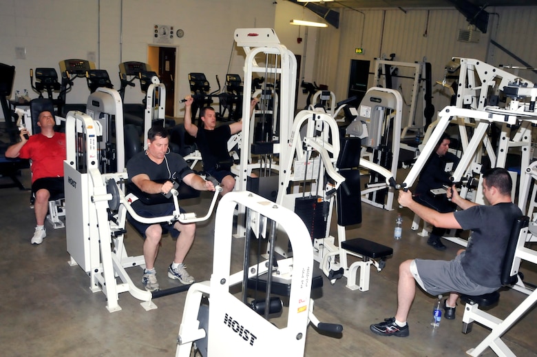 748th AMXS work out in the flightline gym > Royal Air Force Lakenheath