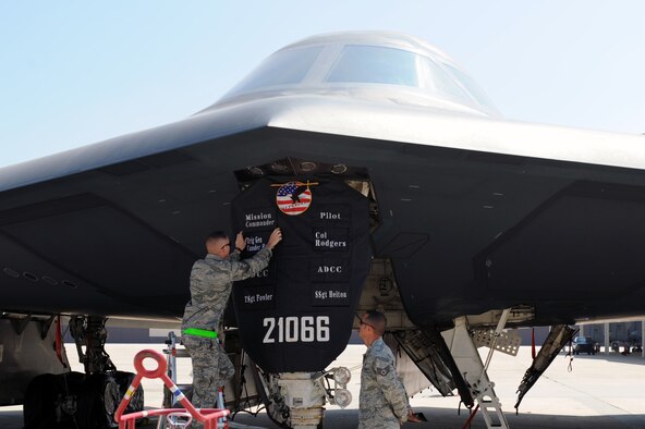 WHITEMAN AIR FORCE BASE, Mo., -- Tech. Sgt. Neil Fowler, 509th Aircraft Maintenance Squadron, places Brig. Gen. Scott Vander Hamm's name on the B-2 at the 509th Bomb Wing Change of Command here Monday.
(U.S. Air Force photo/Staff Sgt. Jason Huddleston) (Released)

