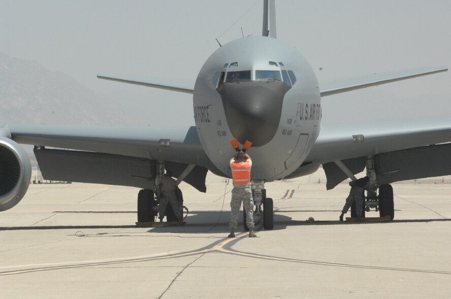 Final Flight of Lt. Col. Dave Tully, 336th Air Refueling Squadron, March Air Reserve Base, Calif. (U.S. Air Force photo by SSgt Keith Lawson)
