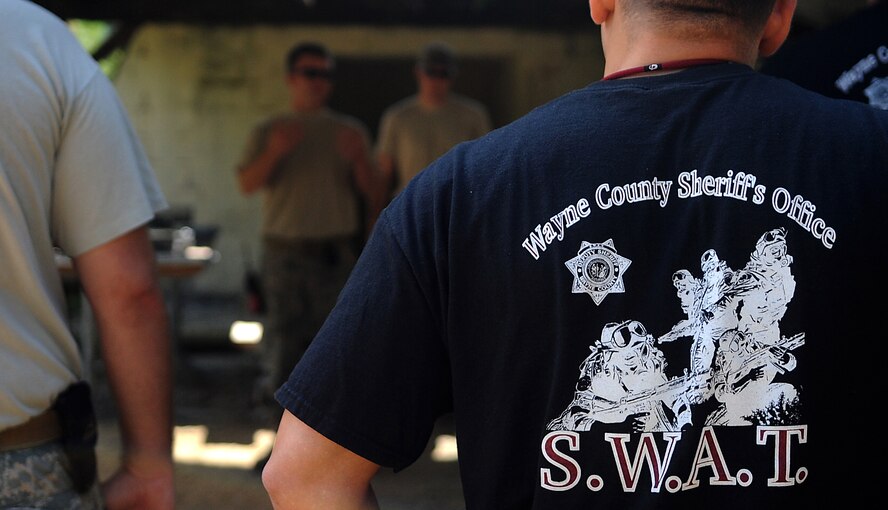 SEYMOUR JOHNSON AIR FORCE BASE, N.C. – Airmen of the 4th Civil Engineering Squadron’s Explosive Ordnance Disposal team host members of the Wayne County Sheriff’s Office for a joint training exercise Aug. 25, 2010. The EOD Airmen displayed techniques such as how to breech a door and various ways to disarm bombs and suspicious packages. (U.S. Air Force photo/Senior Airman Makenzie Lang)

