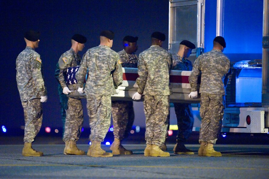 A U.S. Army carry team transfers the remains of Army Pfc. Benjamen G. Chisholm, of Forth Worth, Texas, at Dover Air Force Base, Del., August 19. Pfc. Chisholm was assigned to the 1st Battalion, 327th Infantry Regiment, 1st Brigade Combat Team, 101st Airborne Division (Air Assault), Fort Campbell, Ky. (U.S. Air Force photo/Roland Balik)