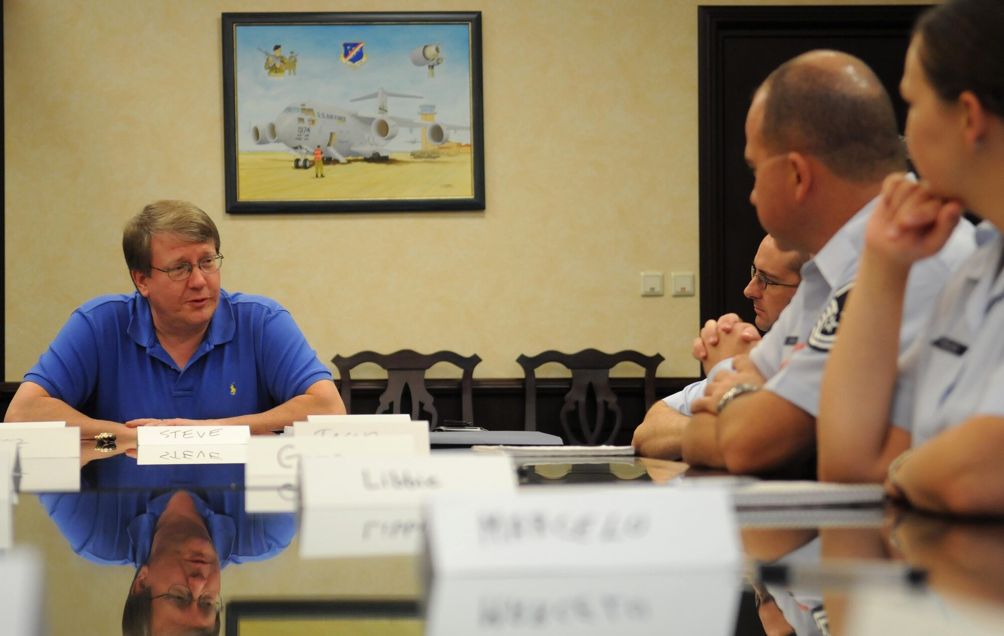 Dr. Steve Everett, founder and principal of the Everett Group, speaks to wing personnel concerning the Air Force motto project Aug. 30, 2010 at Incirlik Air Base, Turkey. Dr. Everett has traveled to different bases looking for ideas for a phrase that will capture what it means to be an Airman.  Incirlik was his last stop before kicking off the final phase of the project and 24 of the wing’s Airmen participated in two focus groups.  (U.S. Air Force photo/Senior Airman Ashley Wood)  