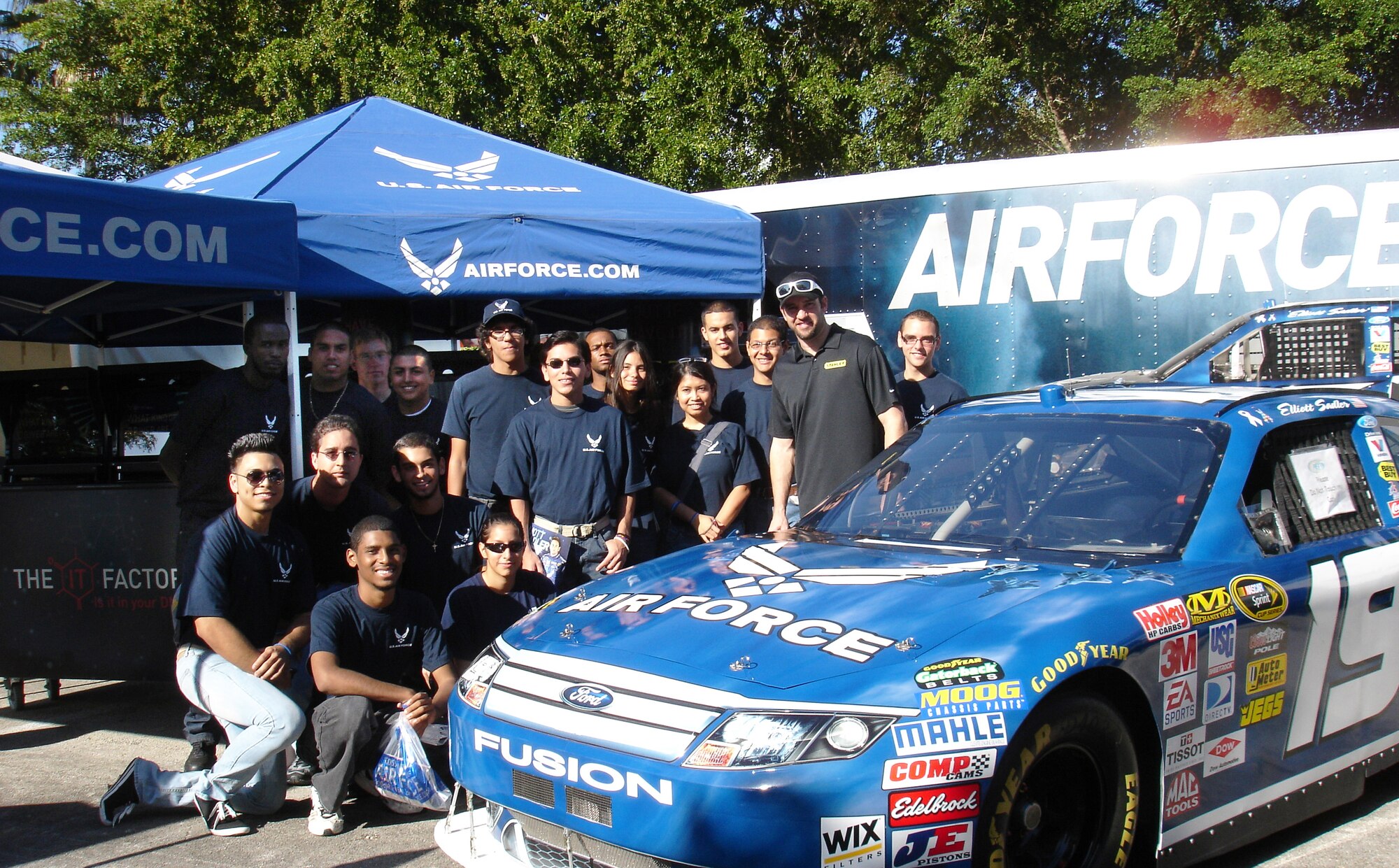 Recruiting takes center stage at NASCAR > Air Force Recruiting Service > Article Display