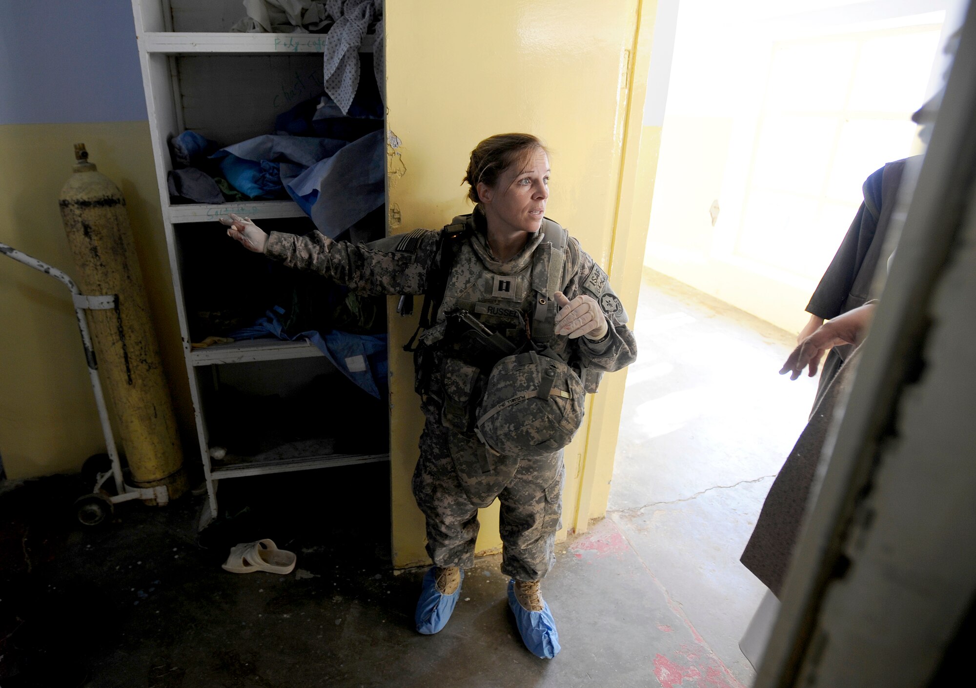 Capt. Dawn Russell talks with Afghan doctors at Zabul Provincial Hospital after a civilian bus rolled over, leaving seven dead and more than 30 injured Nov. 30, 2010, just outside Qalat City, Afghanistan. (U.S. Air Force photo/Staff Sgt. Brian Ferguson) 