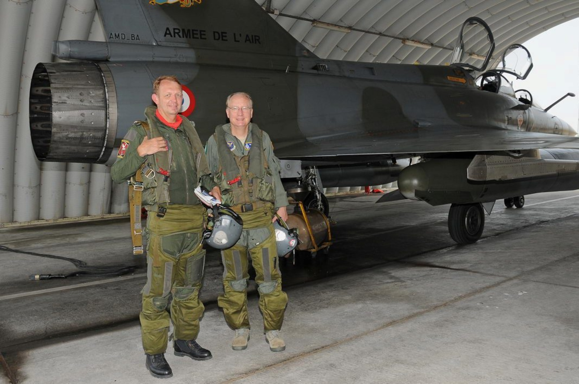 ISTRES AIR BASE, France - Lt. Gen. Frank Klotz, Commander of Air Force
Global Strike Command, prepares to fly in the back seat of a Mirage 2000N on
July 13, while in Europe meeting with French counterparts. (Photo Courtesy
of French Strategic Air Forces)