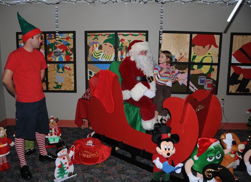 LAUGHLIN AIR FORCE BASE, Texas – A young Laughlin member meets Santa at Dinner with Santa at Club XL here Dec. 1. The dinner was preceded by a Christmas tree lighting and caroling by several Laughlin members. (U.S. Air Force photo by Airman 1st Class Blake Mize)