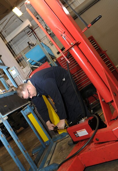 Staff Sgt. Dennis Behm, 22nd Logistics Readiness Squadron vehicle and equipment journeyman, prepares a crane to pick up a hook for a 7.5 ton crane Dec. 1, 2010, McConnell Air Force Base, Kan. Sergeant Behm will examine the hook for a periodic inspection. The Vehicle Management flight’s duties include repairing components by replacing worn or damaged parts with new or reconditioned parts. (U.S. Air Force photo/Senior Airman Maria A. Ruiz)  