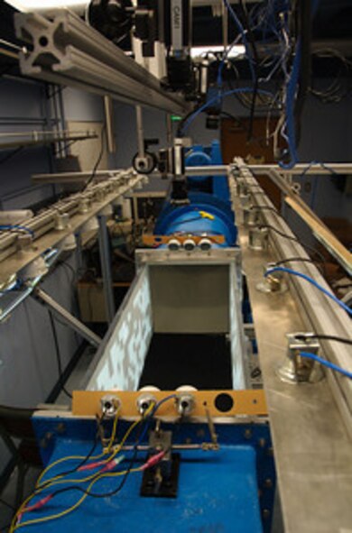 Virtual reality tunnel for fruit flies allows simultaneous tracking of freely flying flies and computer projected imagery on the walls and floor of the arena. (Credit: Dr. Andrew Straw, Caltech).