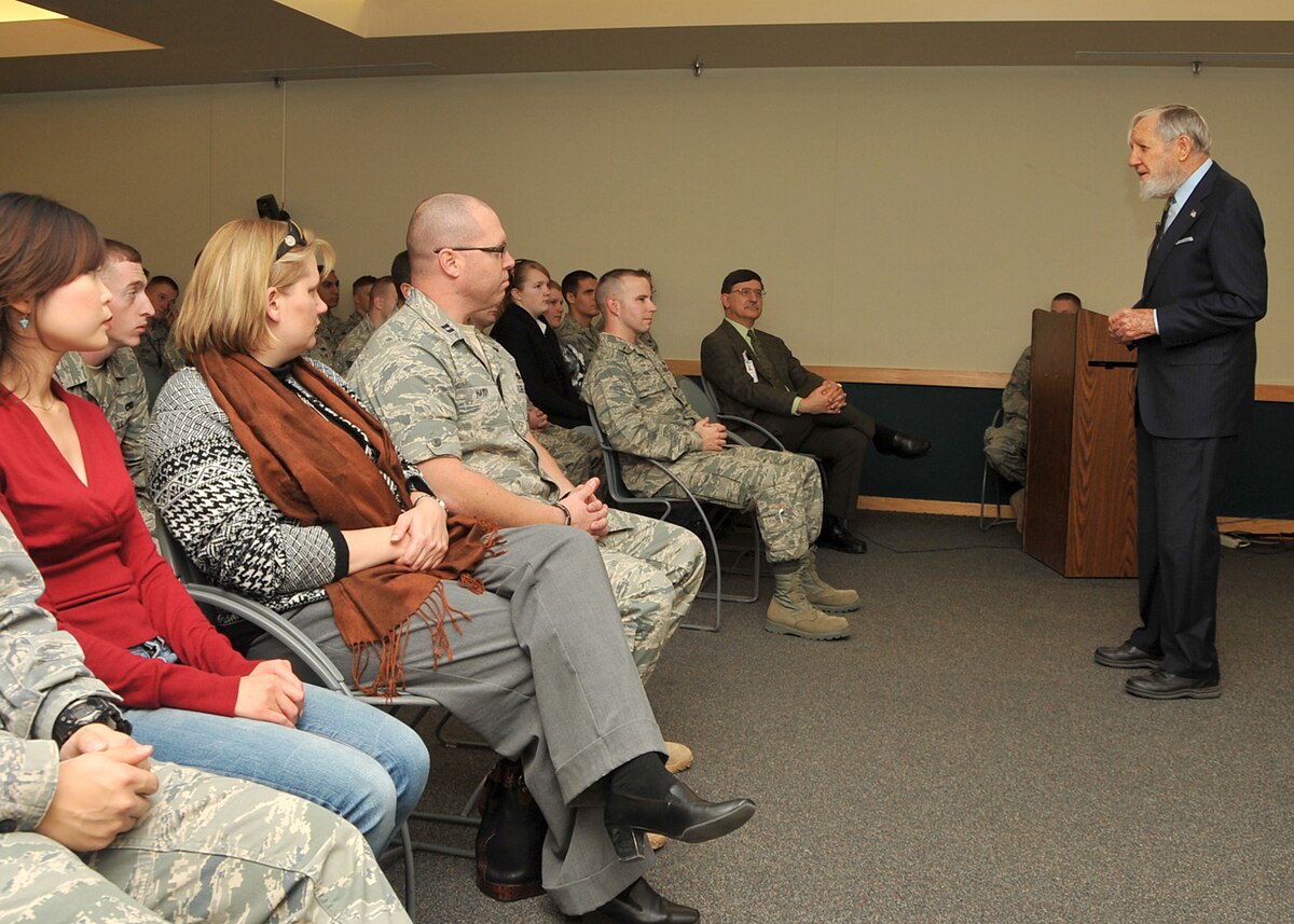Nuclear pioneer visits Kirtland AFB > Kirtland Air Force Base > Article