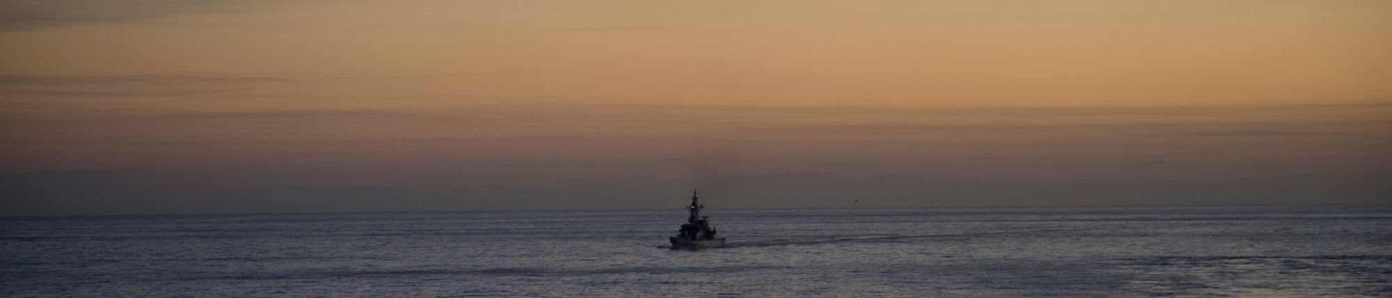PACIFIC OCEAN -- A Japan Maritime Self Defense Force ship approaches the USS George Washington (CVN 73) in the horizon, Dec. 4. The GW is currently participating in Keen Sword 2011 with the Japanese Self Defense Forces. This exercise enhances the Japan-U.S. alliance which remains a key strategic relationship in the Northeast Asia Pacific region. Keen Sword caps the 50th anniversary of the Japan-U.S. alliance as an "alliance of equals." The exercise runs through Dec. 10. (U.S. Navy photo by Mass Communication Specialist Seaman Cheng S. Yang)