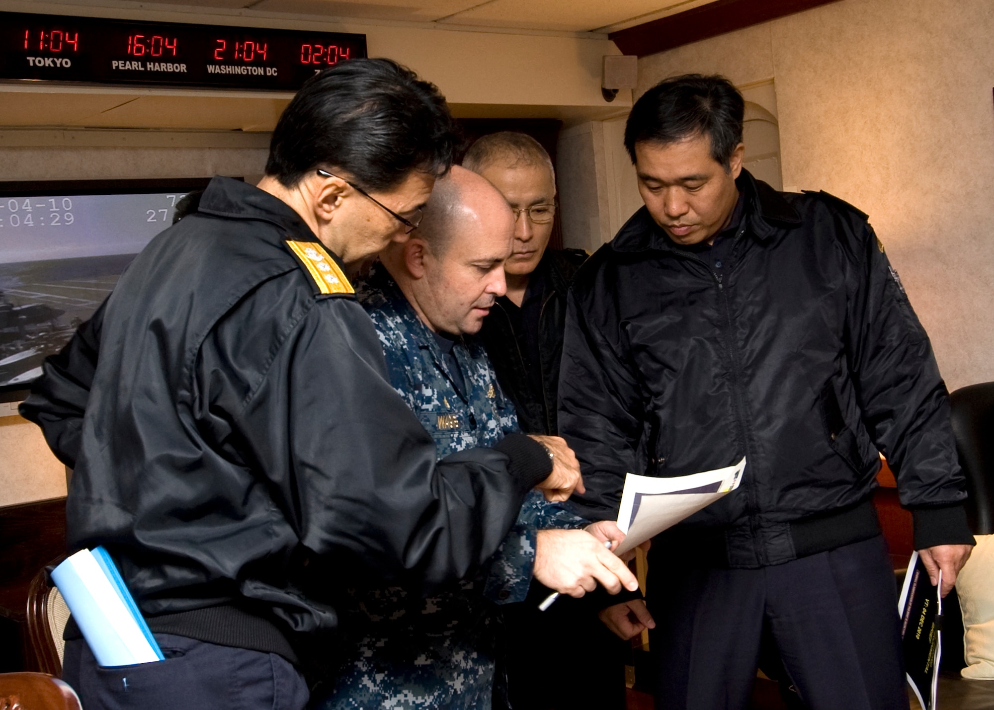 PACIFIC OCEAN -- Destroyer Squadron 15 (CDS15) Capt. William Wagner briefs Japan Maritime Self Defense Force admirals about the schedule of events onboard USS George Washington (CVN 73). The GW is currently participating in Keen Sword 2011 with Japanese Self Defense Forces. This exercise enhances the Japan-U.S. alliance which remains a key strategic relationship in the Northeast Asia Pacific region. Keen Sword caps the 50th anniversary of the Japan-U.S. alliance as an "alliance of equals." The exercise runs through Dec. 10. (U.S. Navy photo by Mass Communication Specialist Seaman Cheng S. Yang)