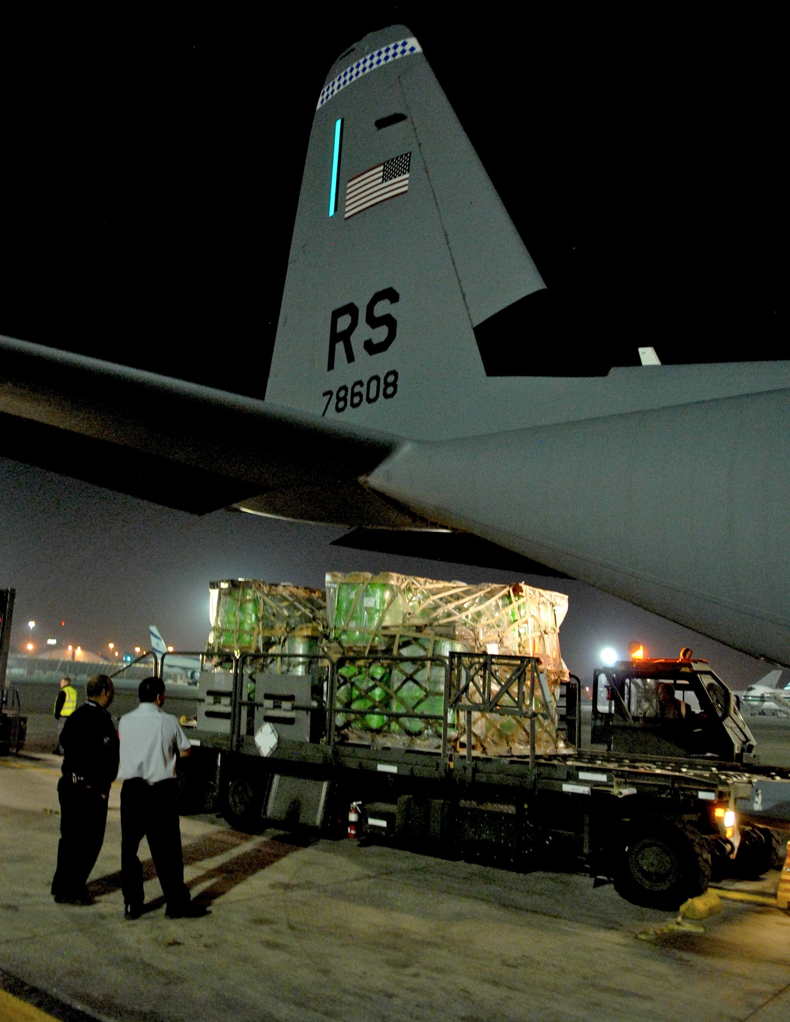 TEL AVIV, Israel – Israeli officials offload approximately 13.5 tons of fire suppression agent from a C-130J aircraft from Ramstein Air Base, Germany, onto an Israeli K-loader Sunday, Dec. 5, 2010, at Tel Aviv International Airport. So far the United States has donated 30,000 liters of fire retardant, with plans to deliver 60,000 more over the next three days to aid firefighting efforts in Israel. (U.S. Air Force photo by Capt. John Ross)