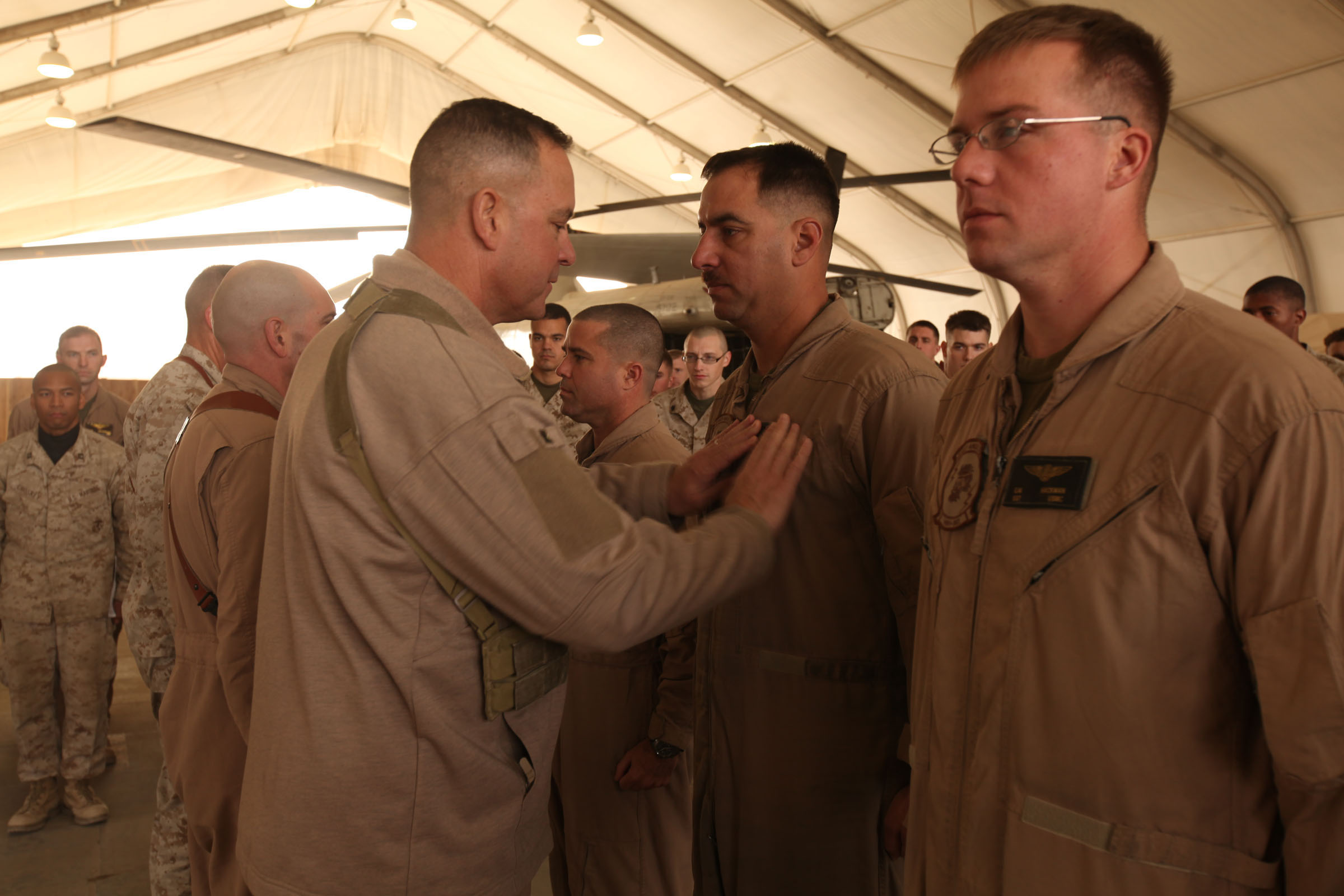 Ch 53d Crewmen Earn Combat Aircrew Wings 3rd Marine Aircraft Wing News Article Display